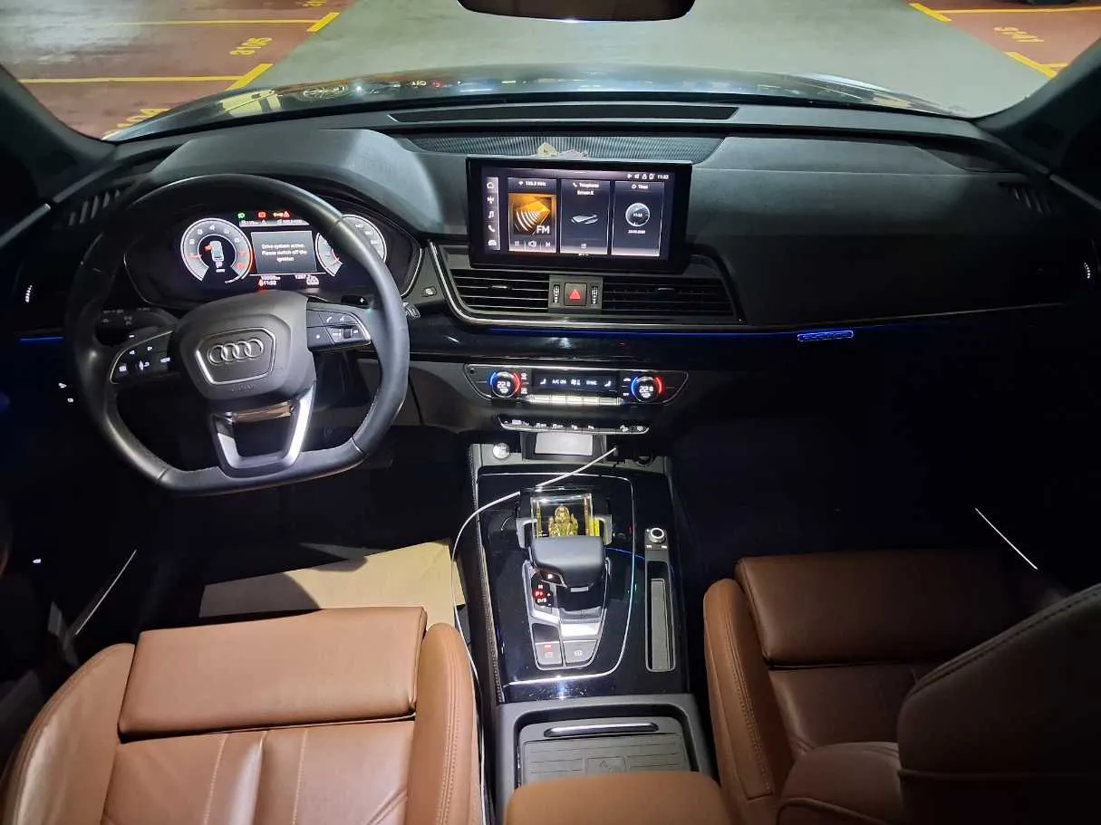 Car image 17