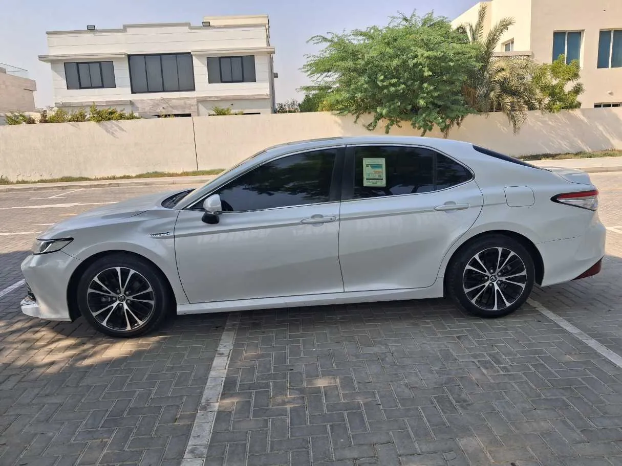 Car image 4