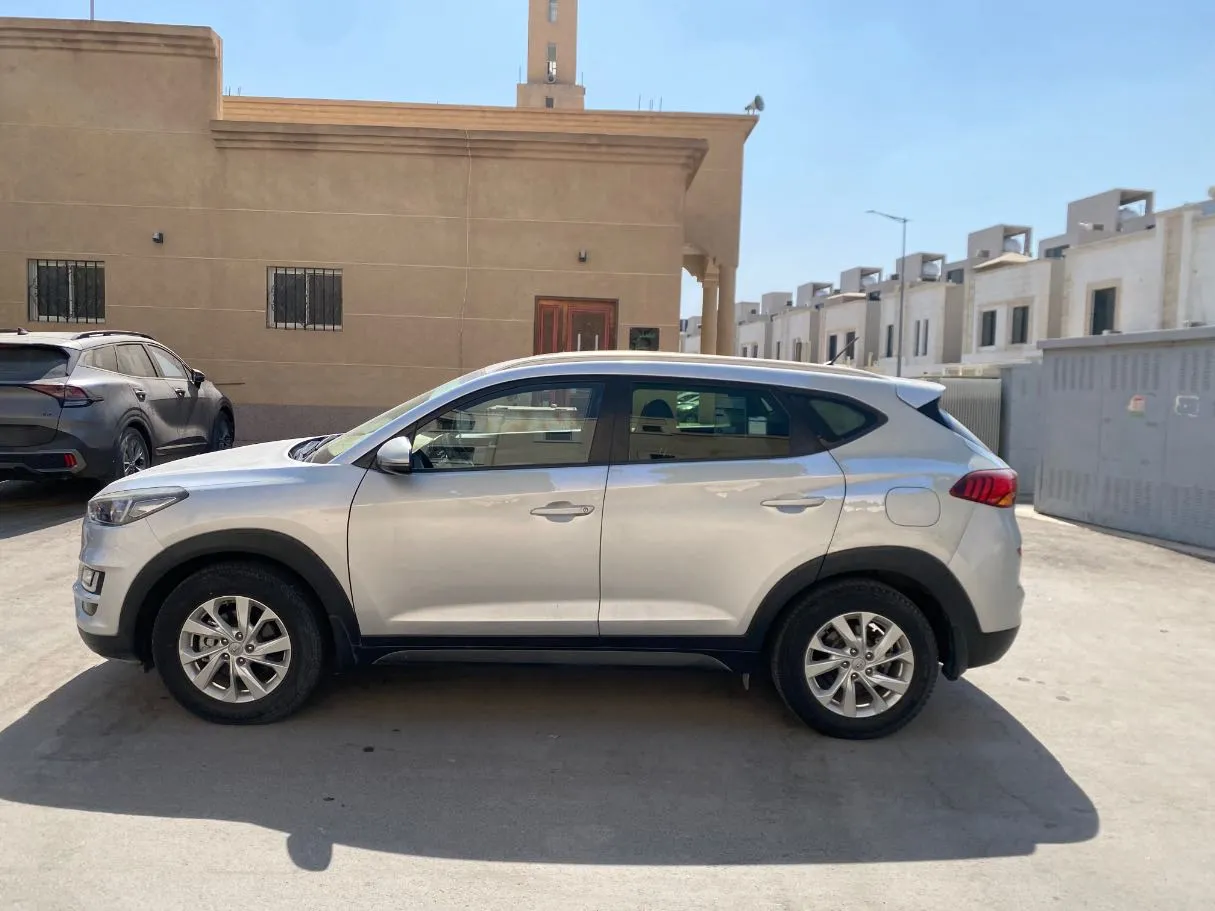 Car image 8