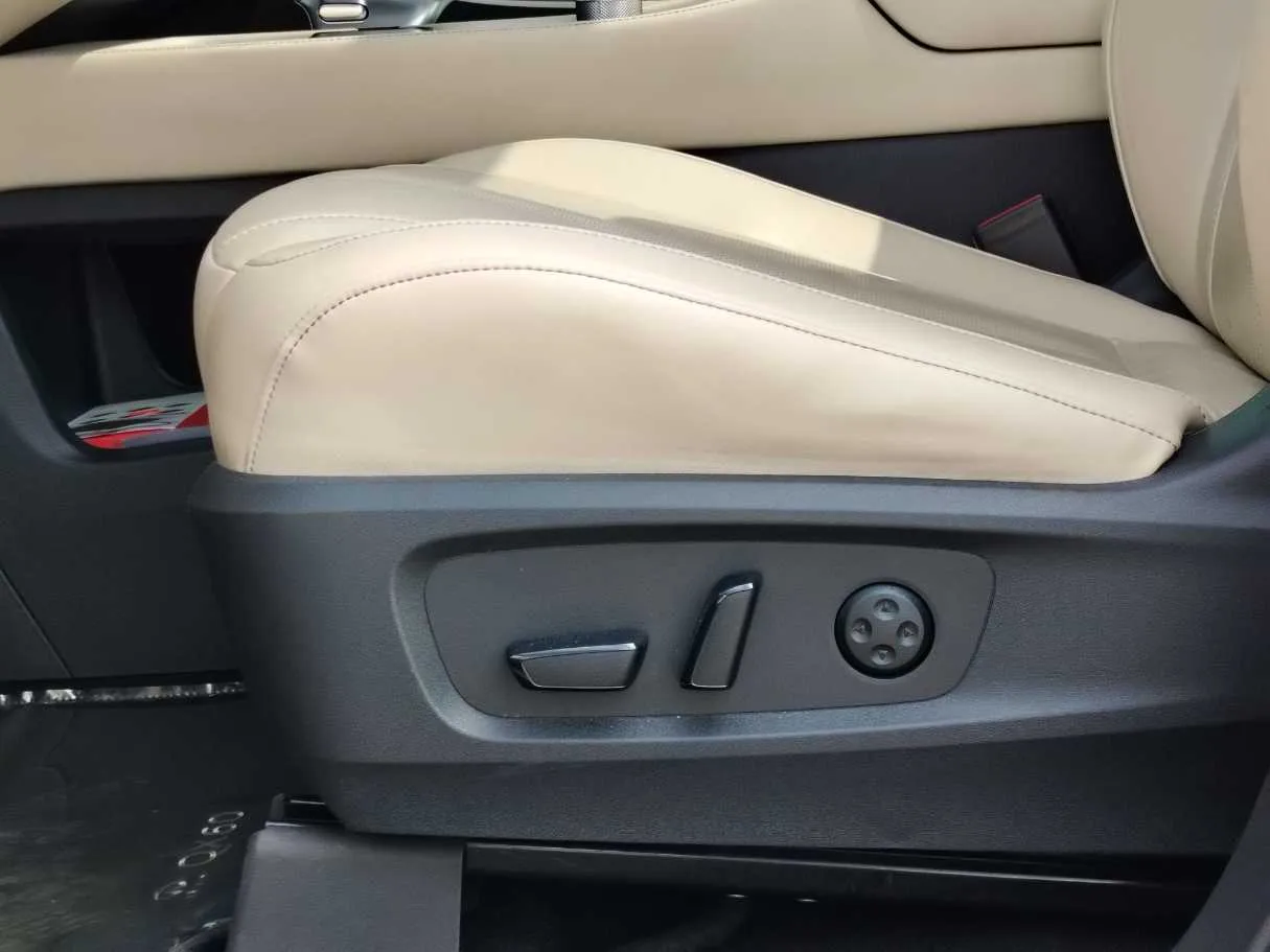 Car image 36