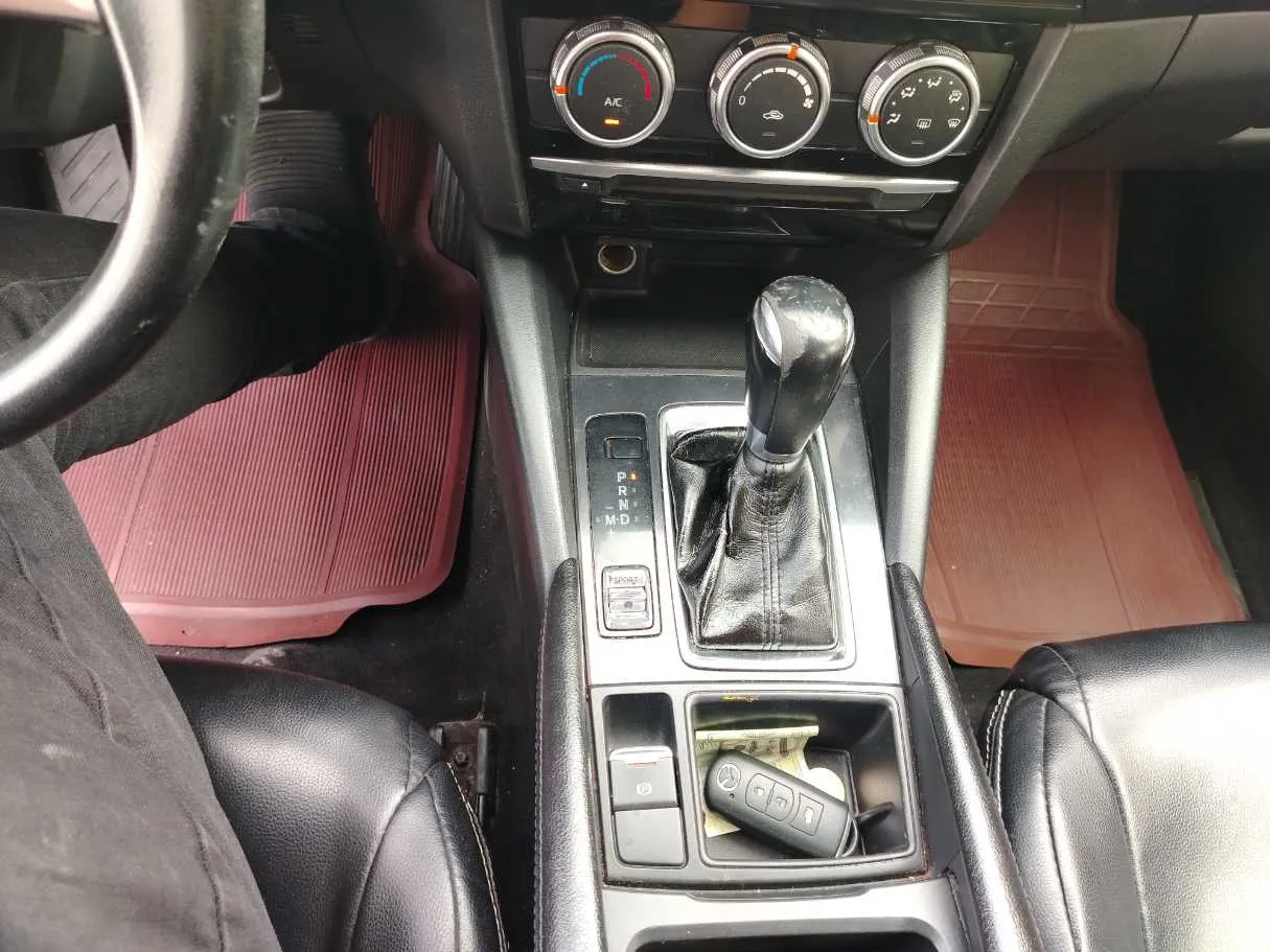 Car image 24