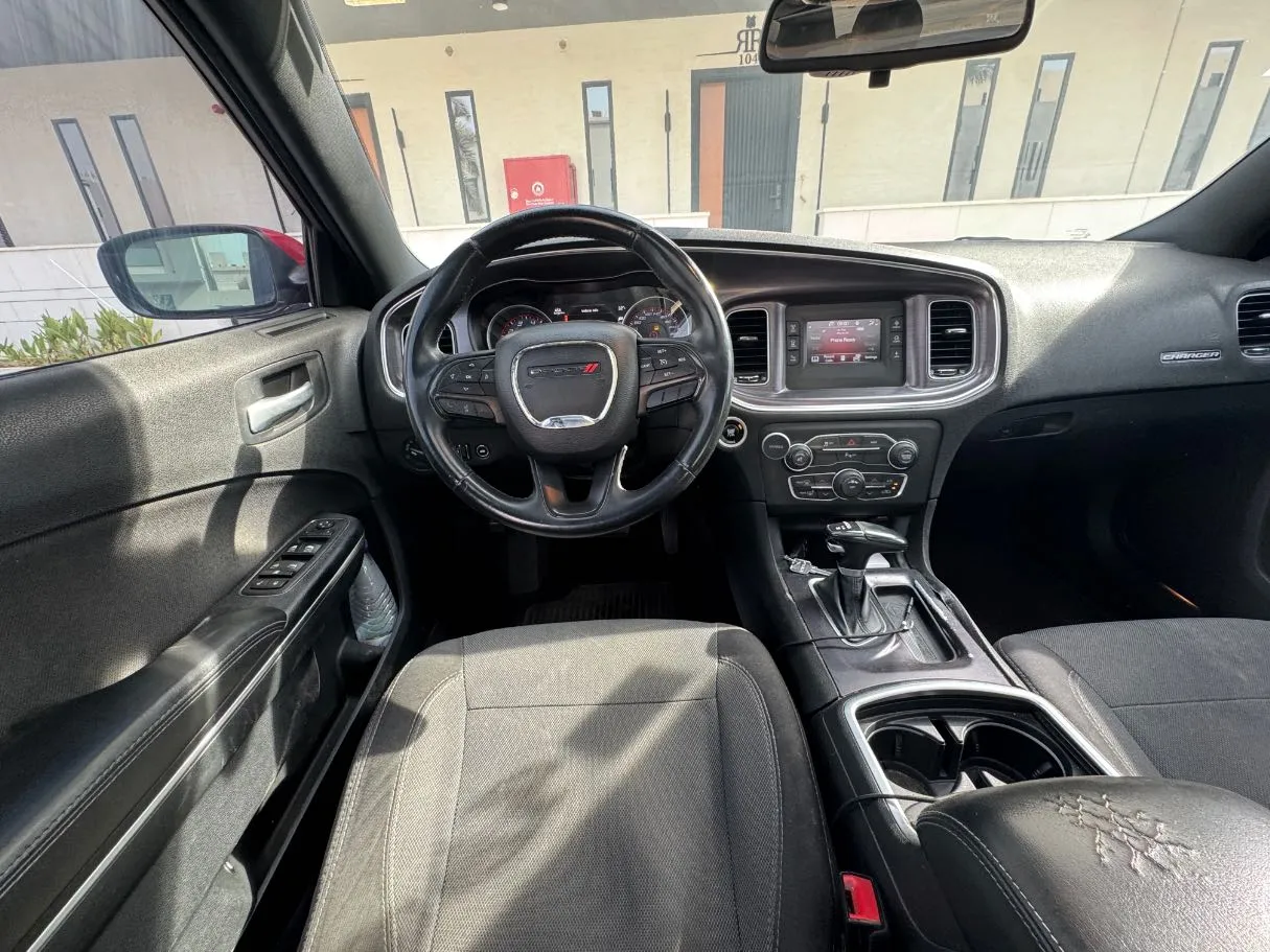 Car image 16