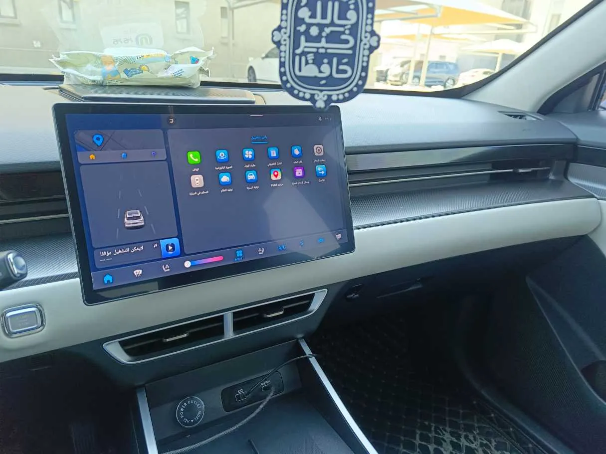 Car image 24