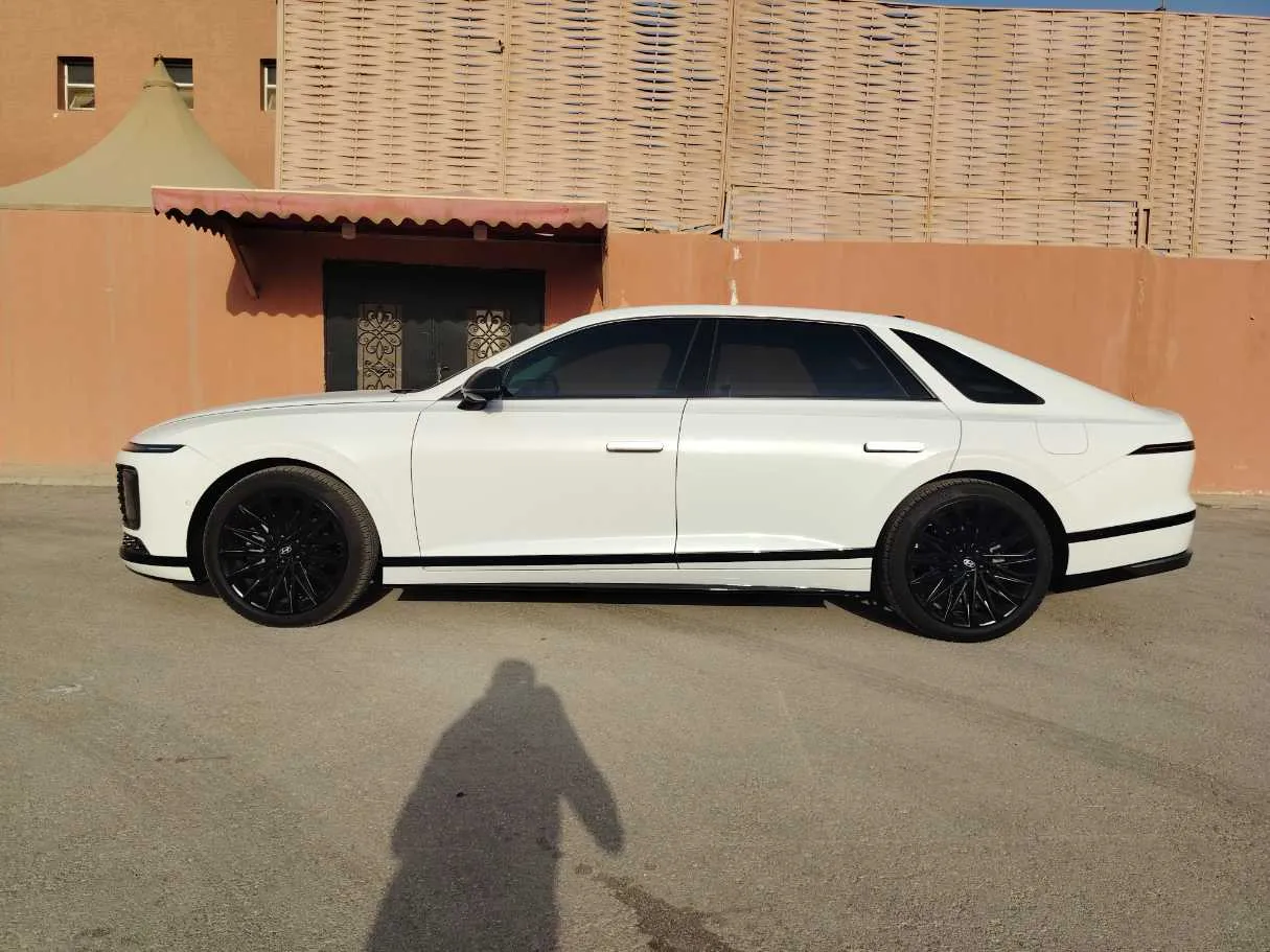Car image 7