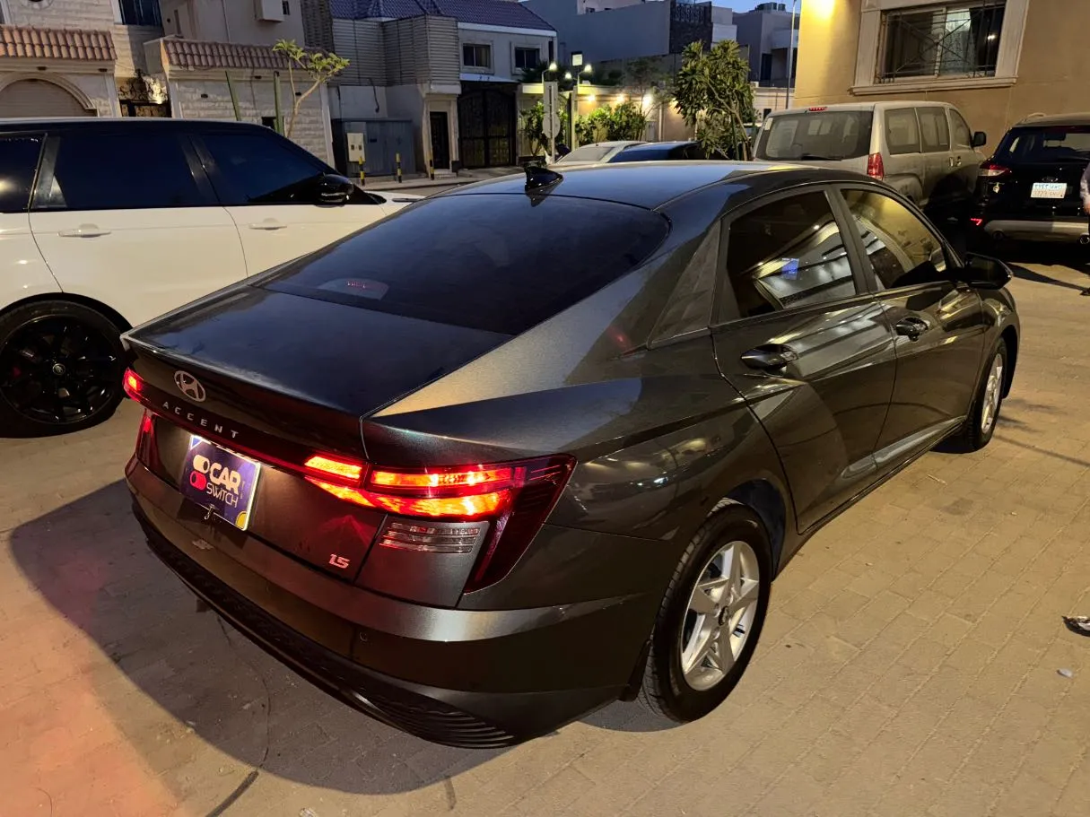 Car image 5