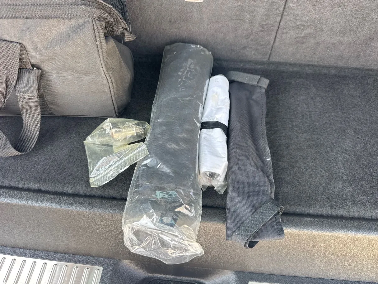 Car image 24