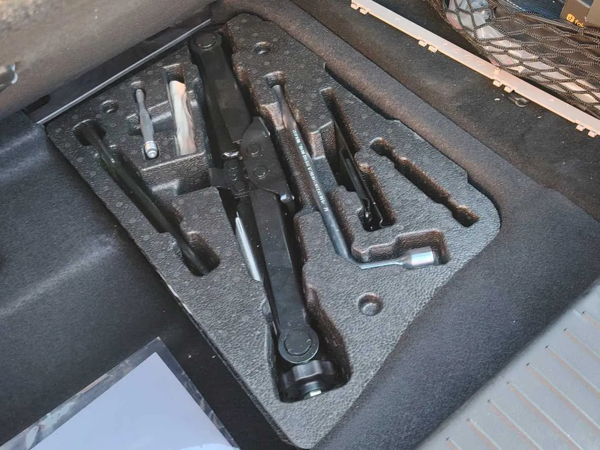 Car image 35
