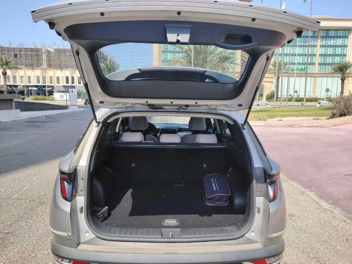 Car image 24