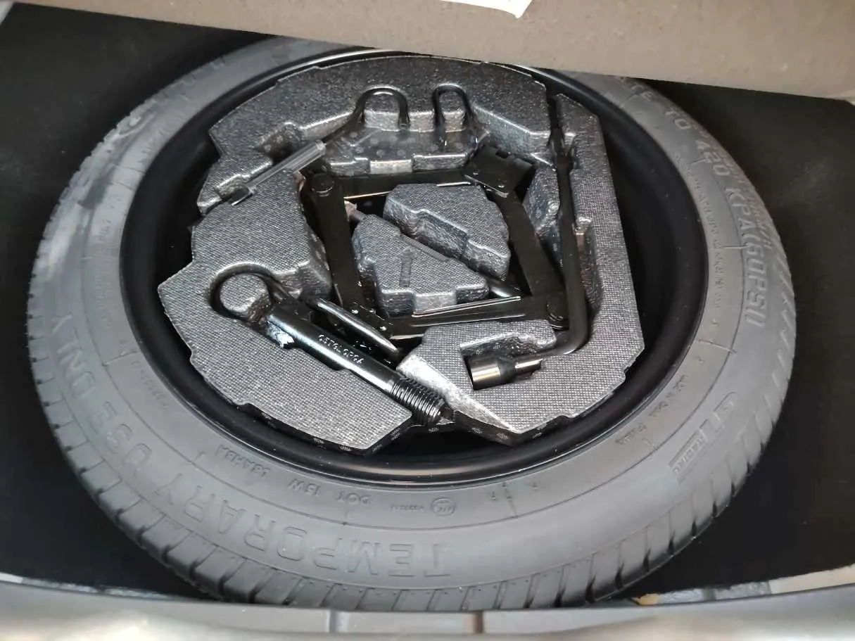 Car image 47