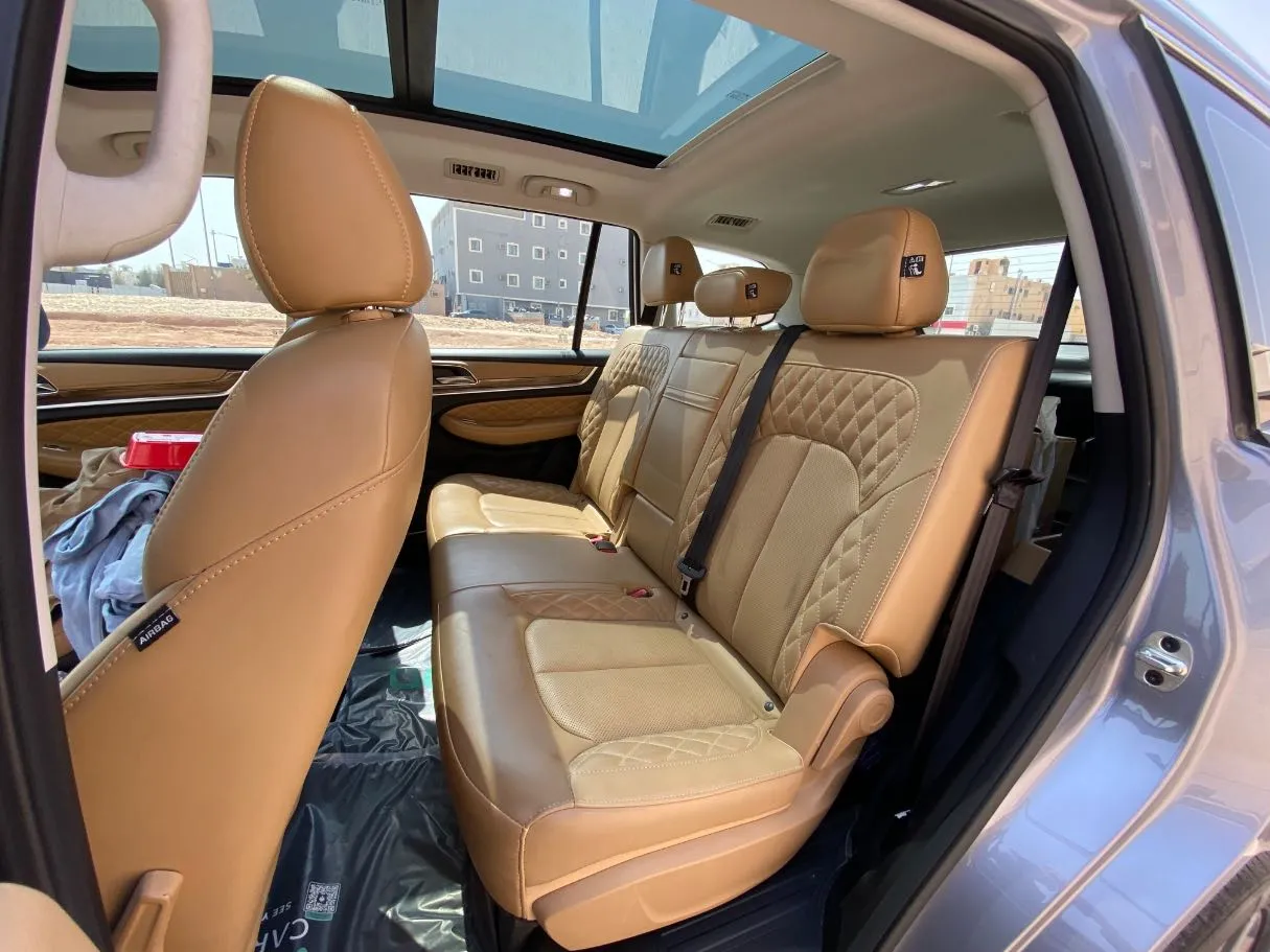 Car image 13