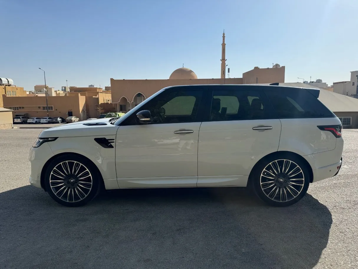 Car image 8