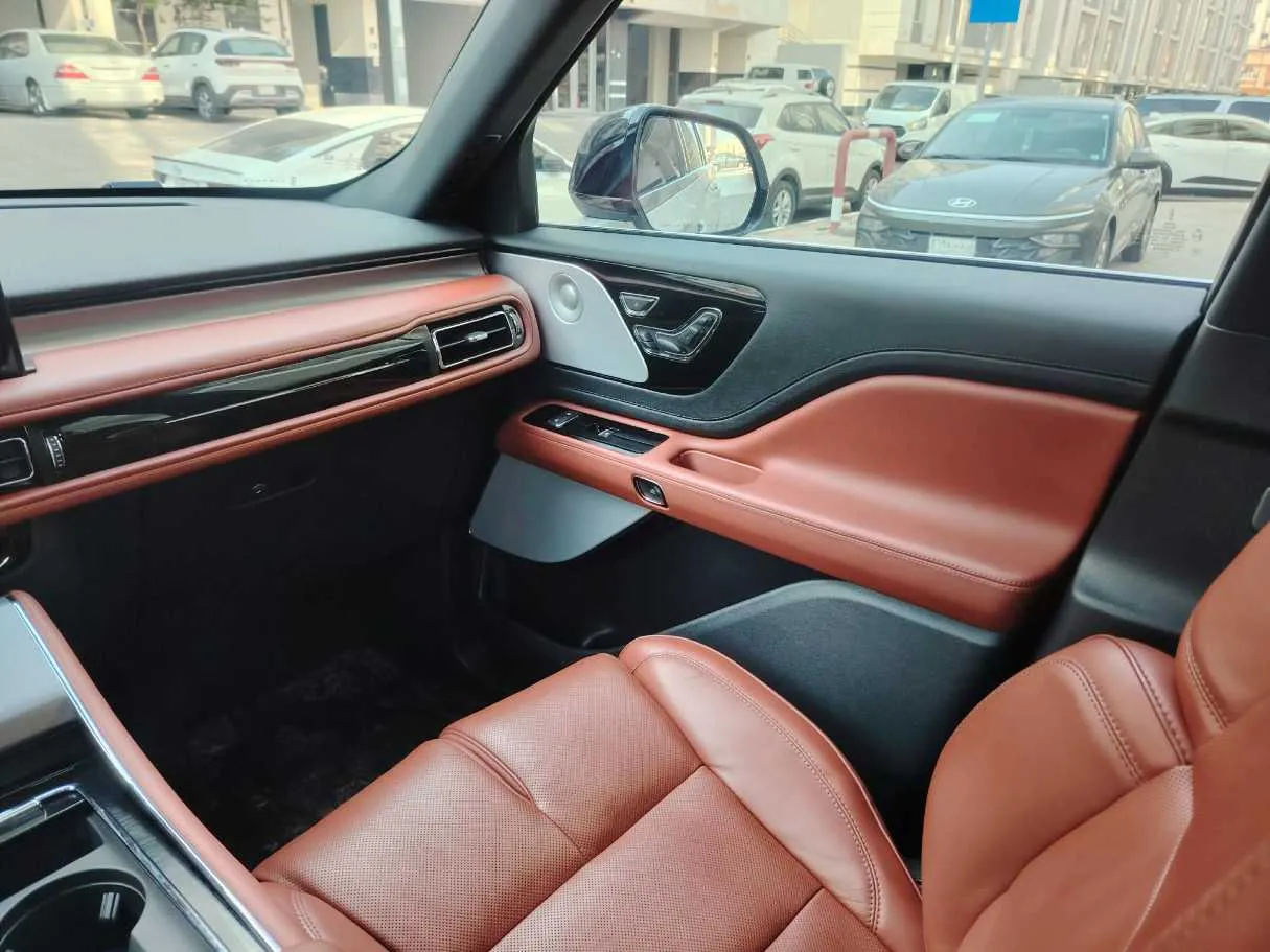 Car image 35