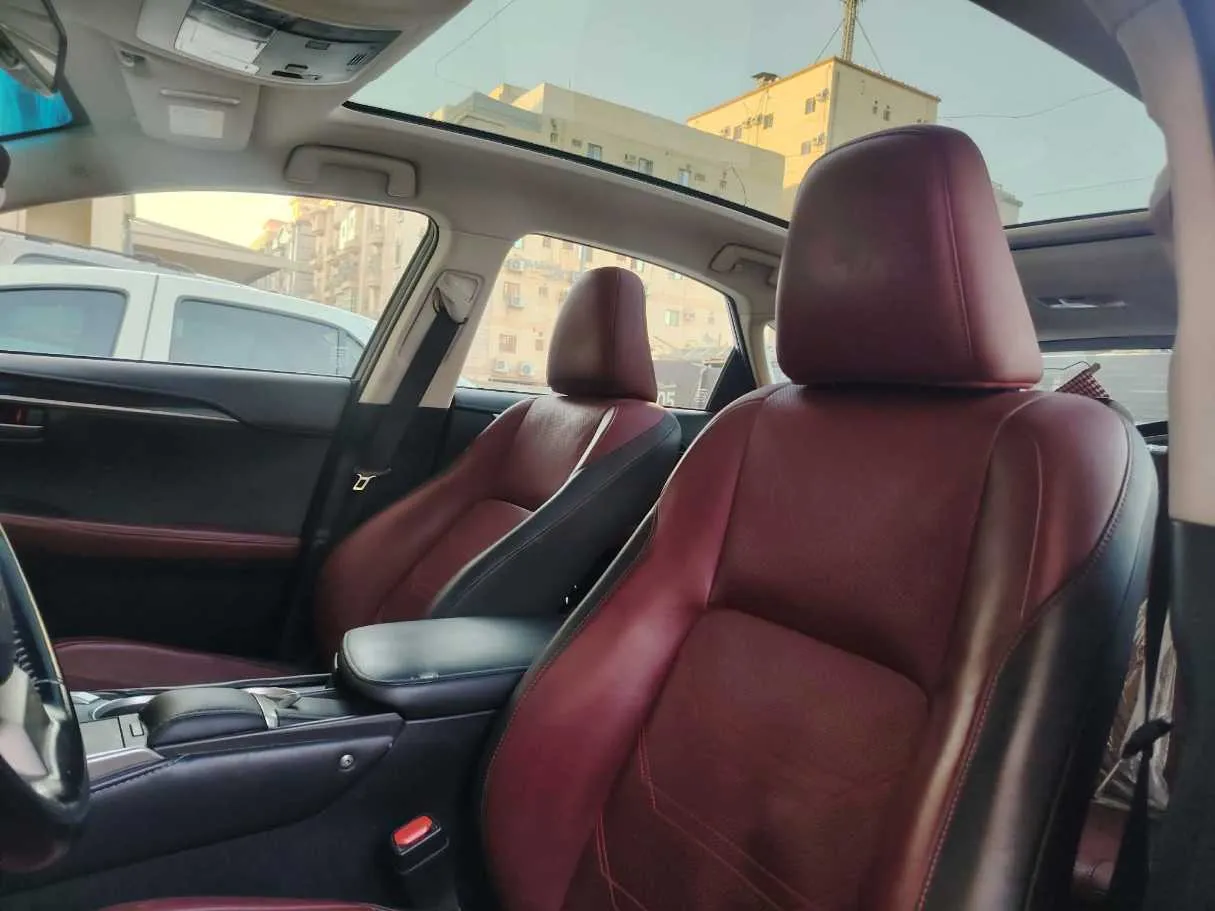 Car image 15