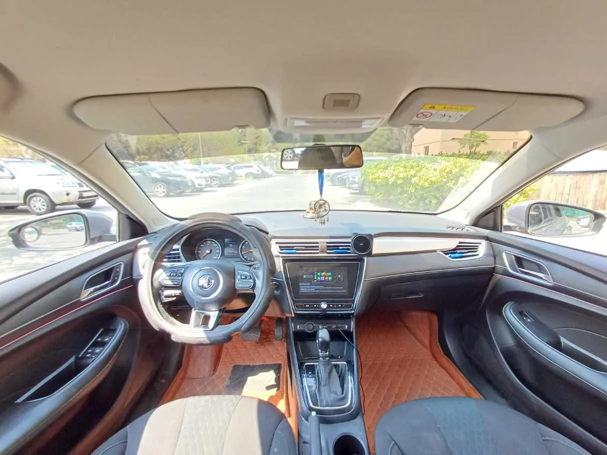Car image 17