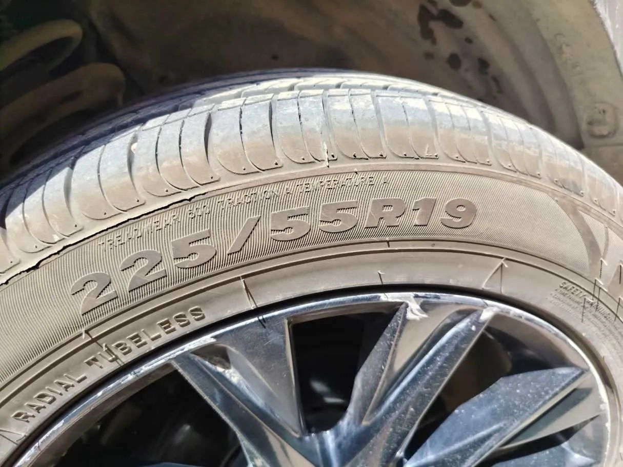 Car image 27