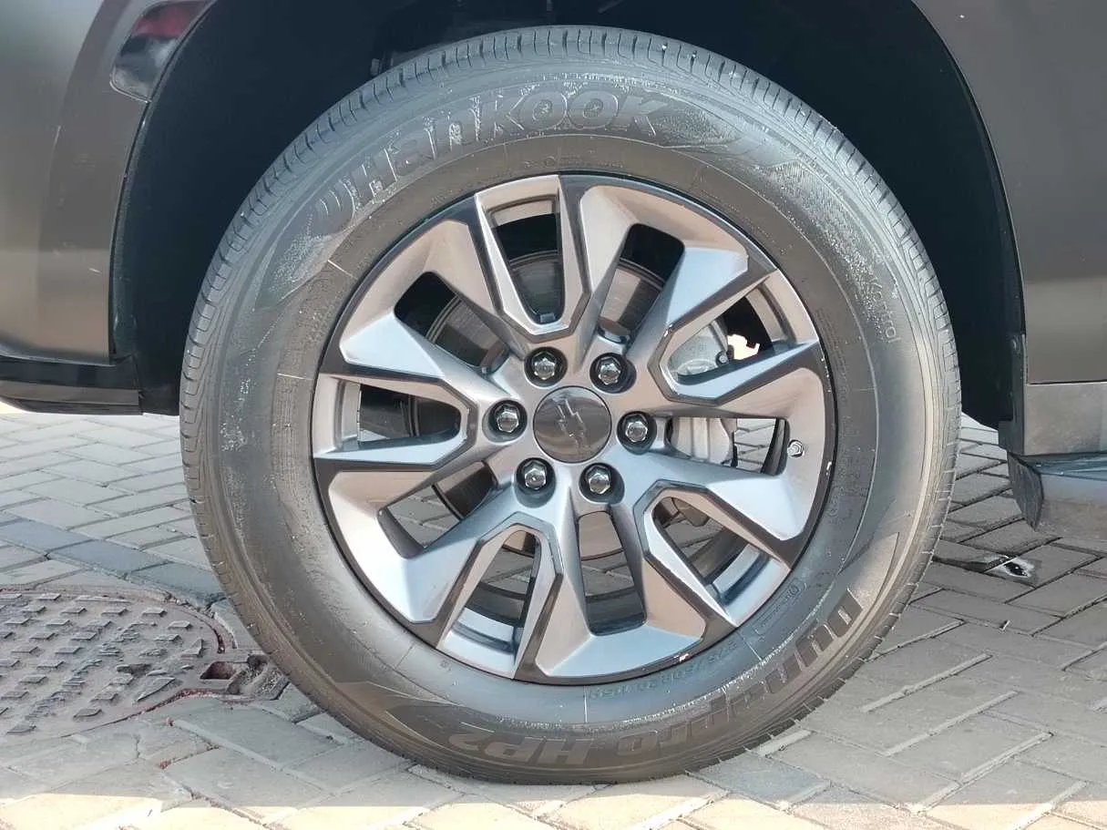 Car image 10
