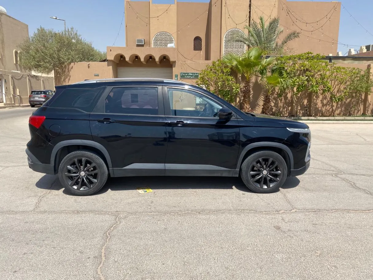 Car image 4