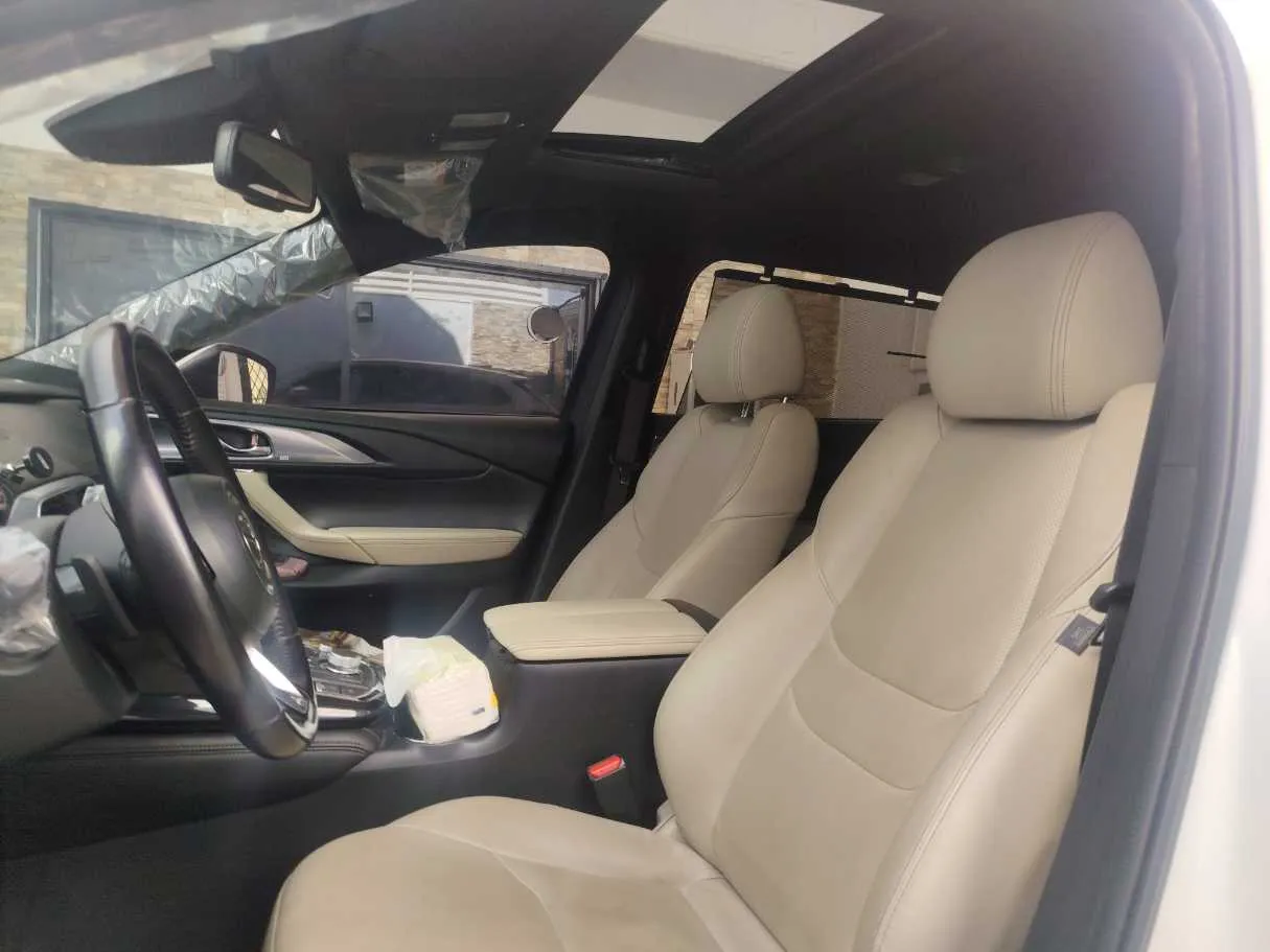 Car image 12