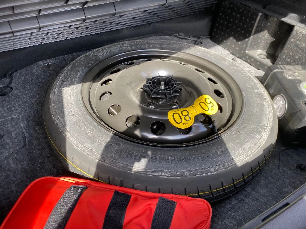 Car image 29