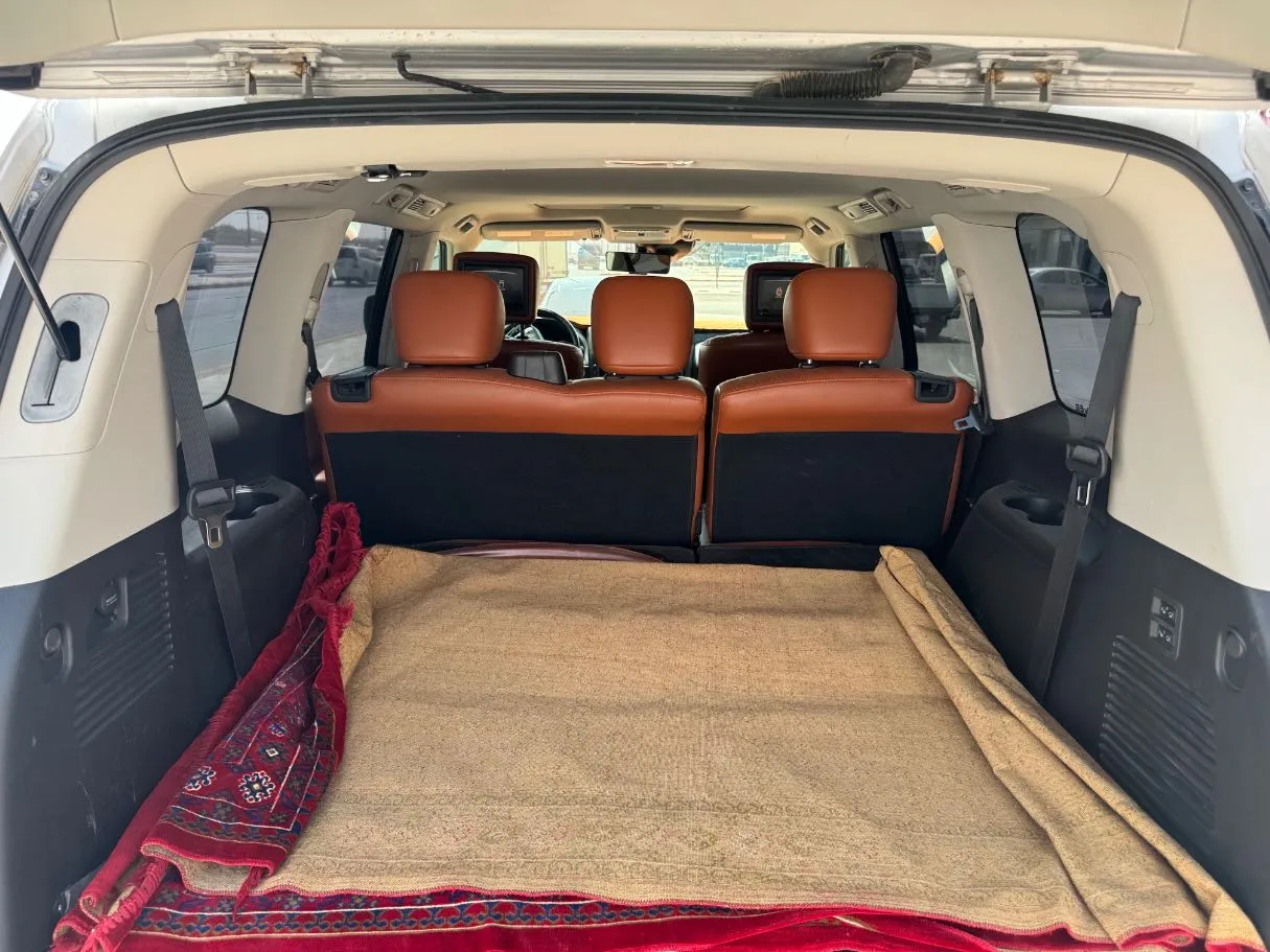 Car image 24