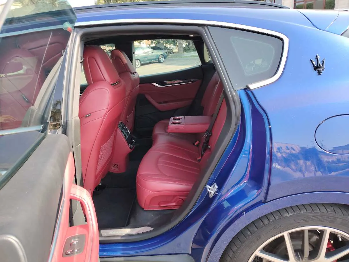 Car image 15
