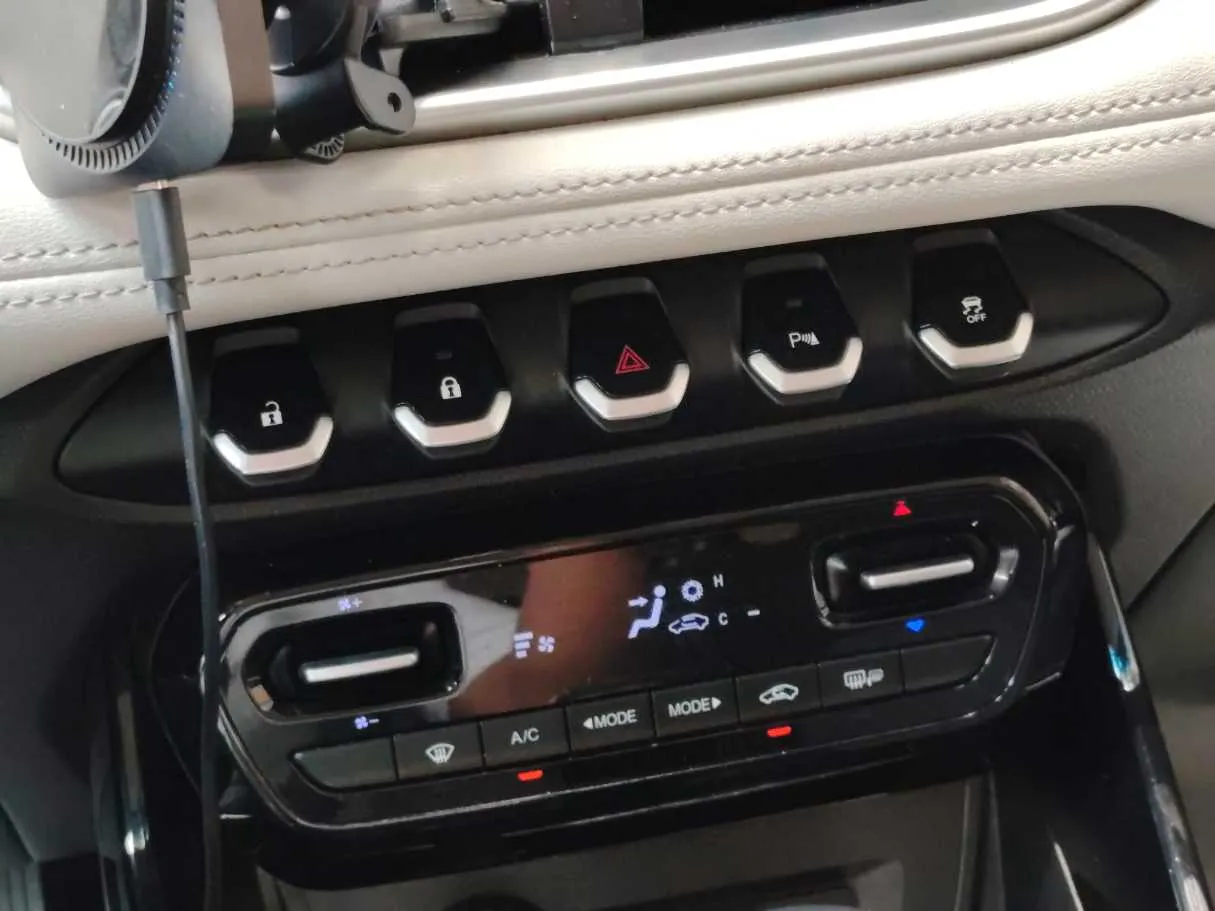 Car image 31
