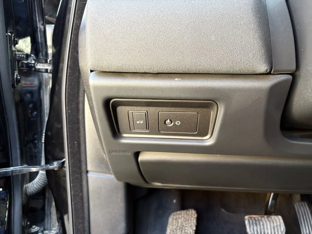 Car image 27
