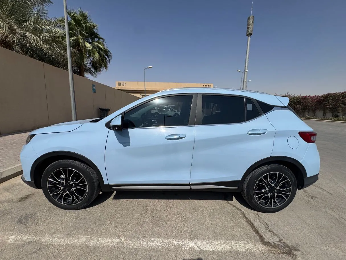Car image 8