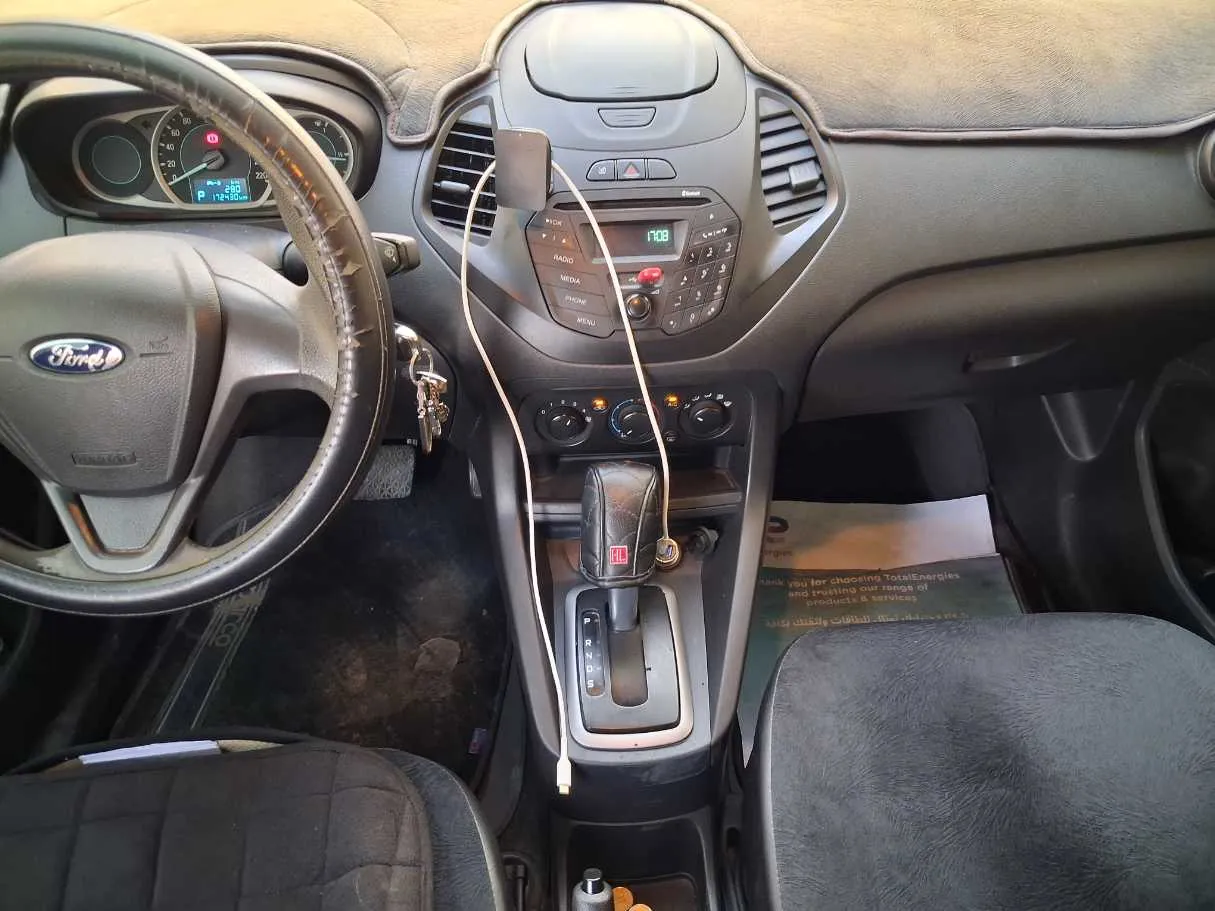 Car image 14