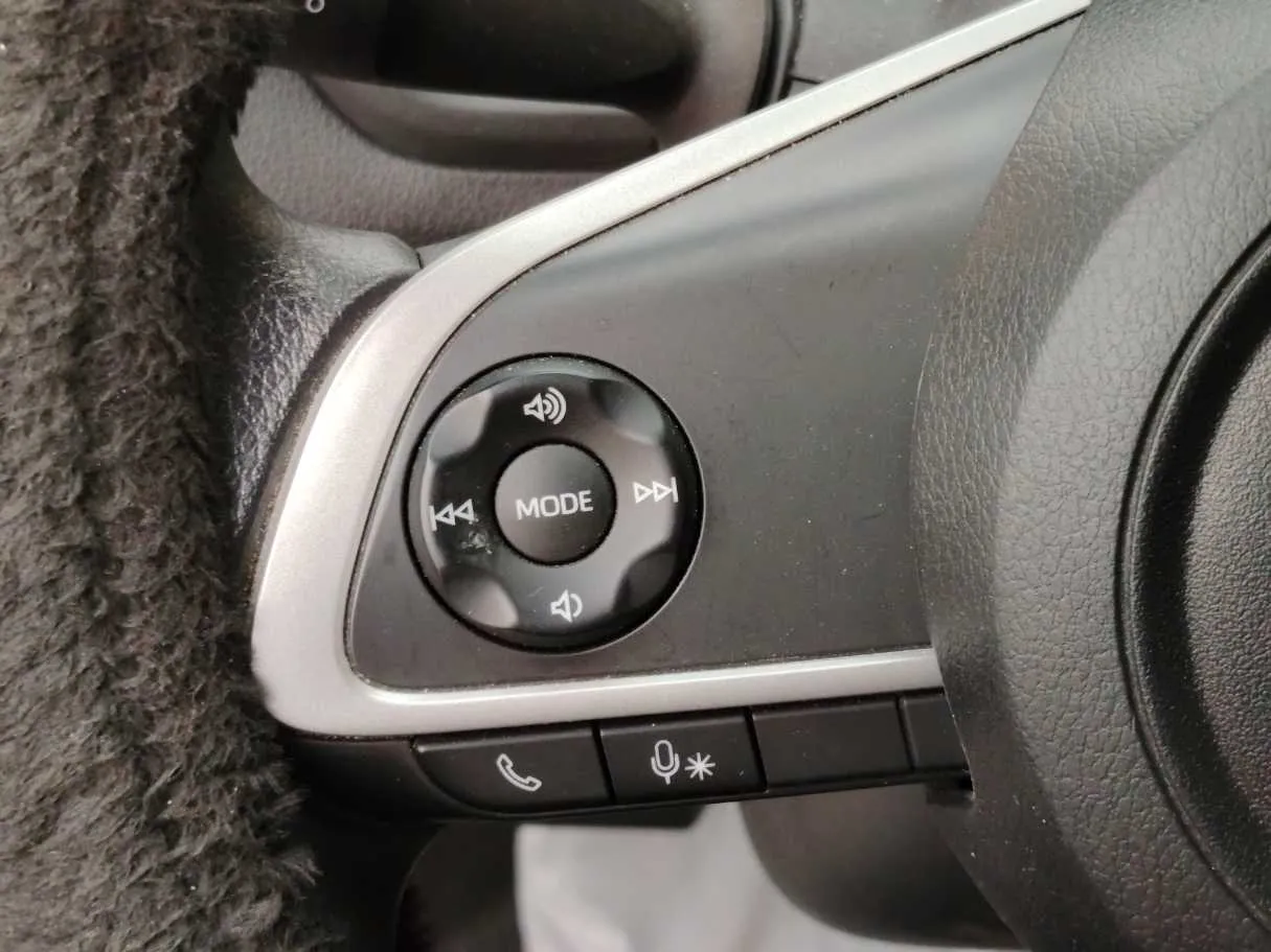 Car image 30
