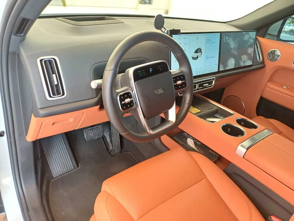 Car image 11