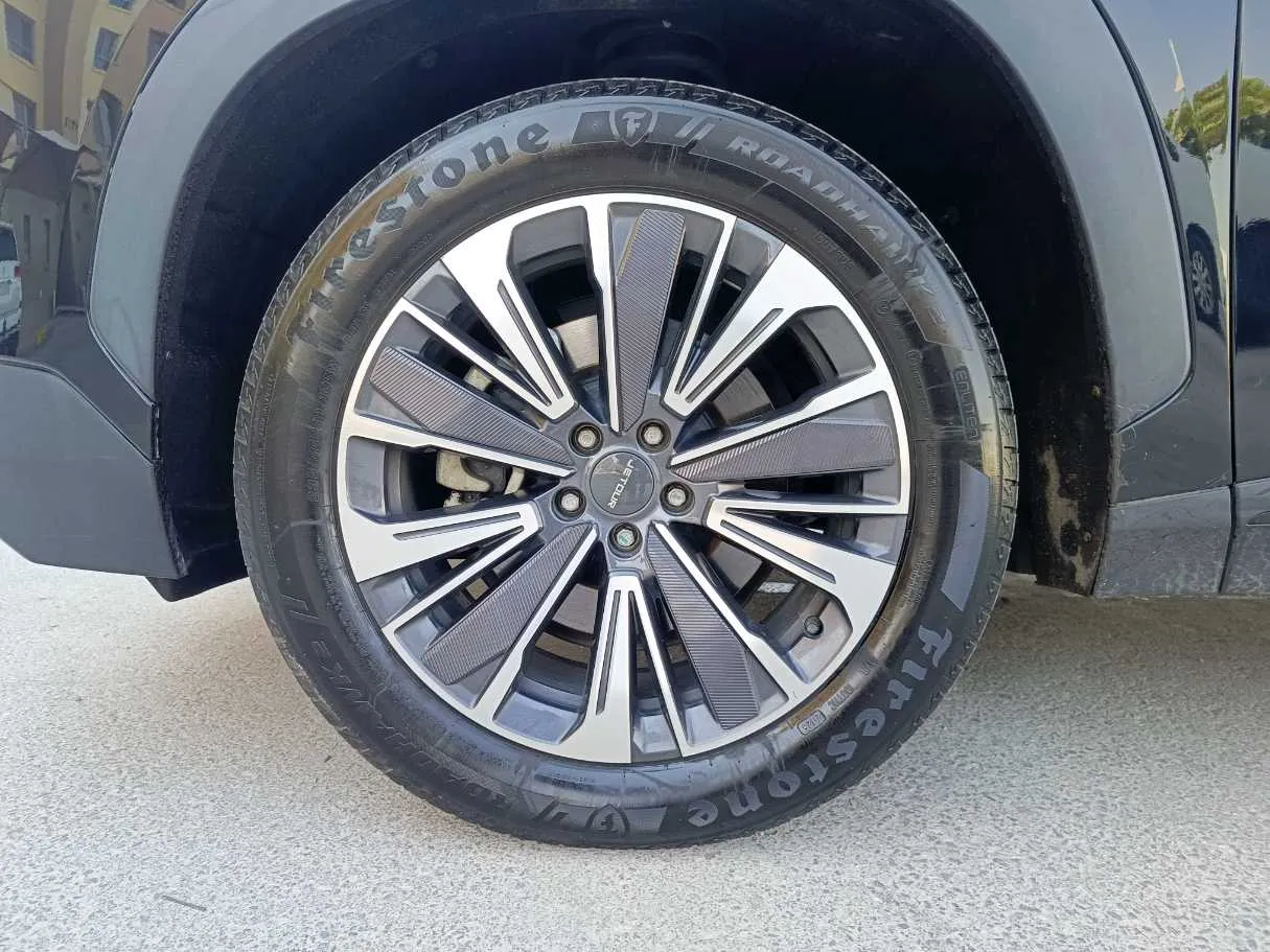 Car image 10