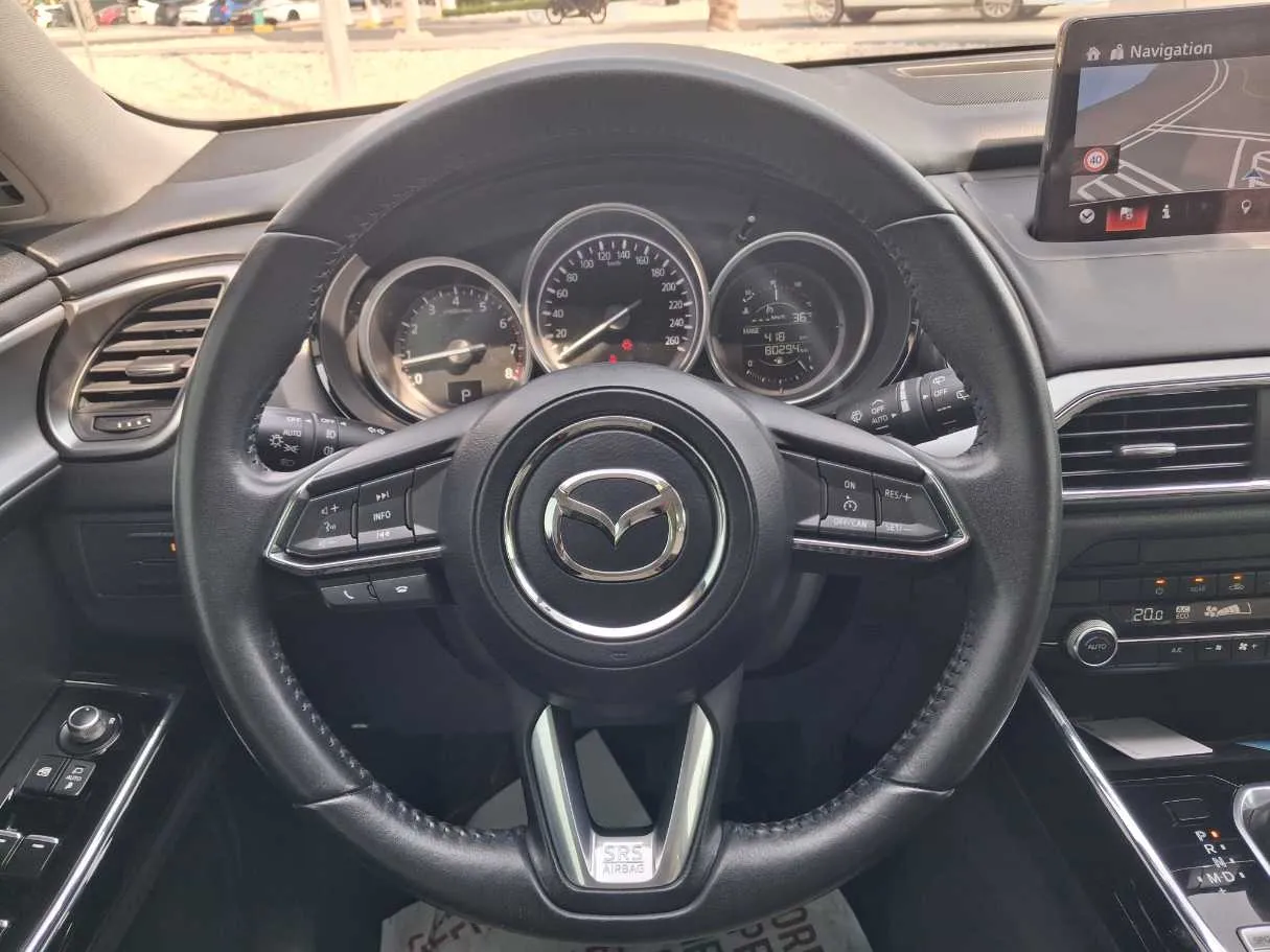 Car image 18