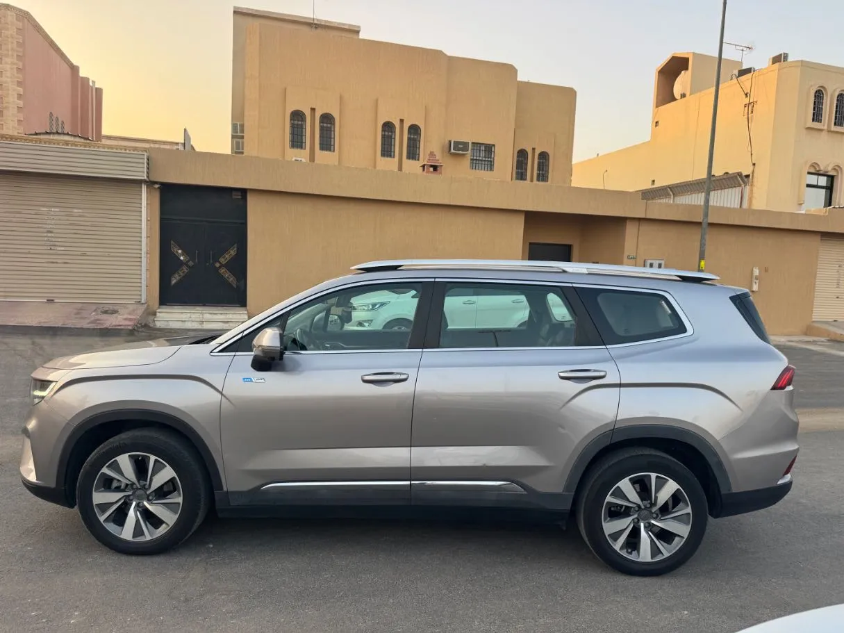 Car image 8