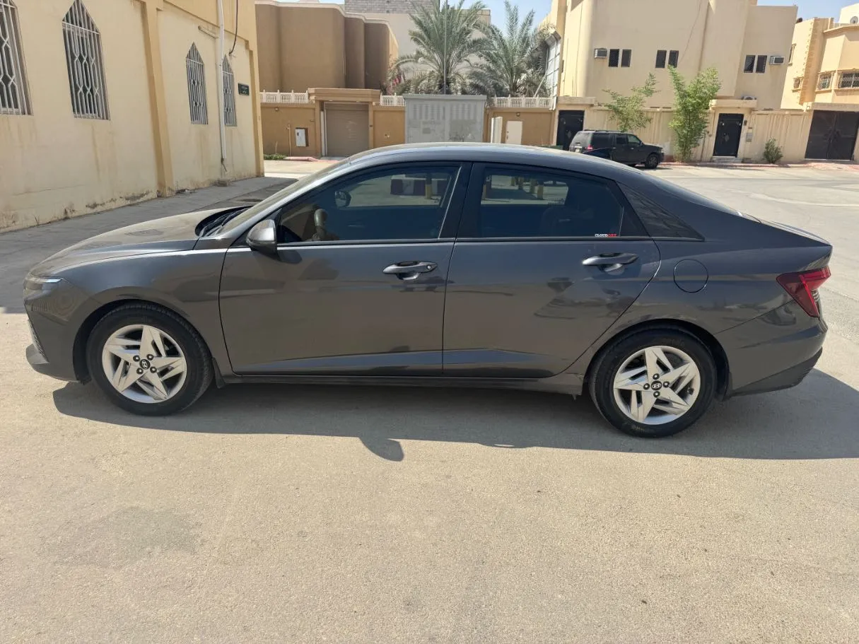 Car image 8