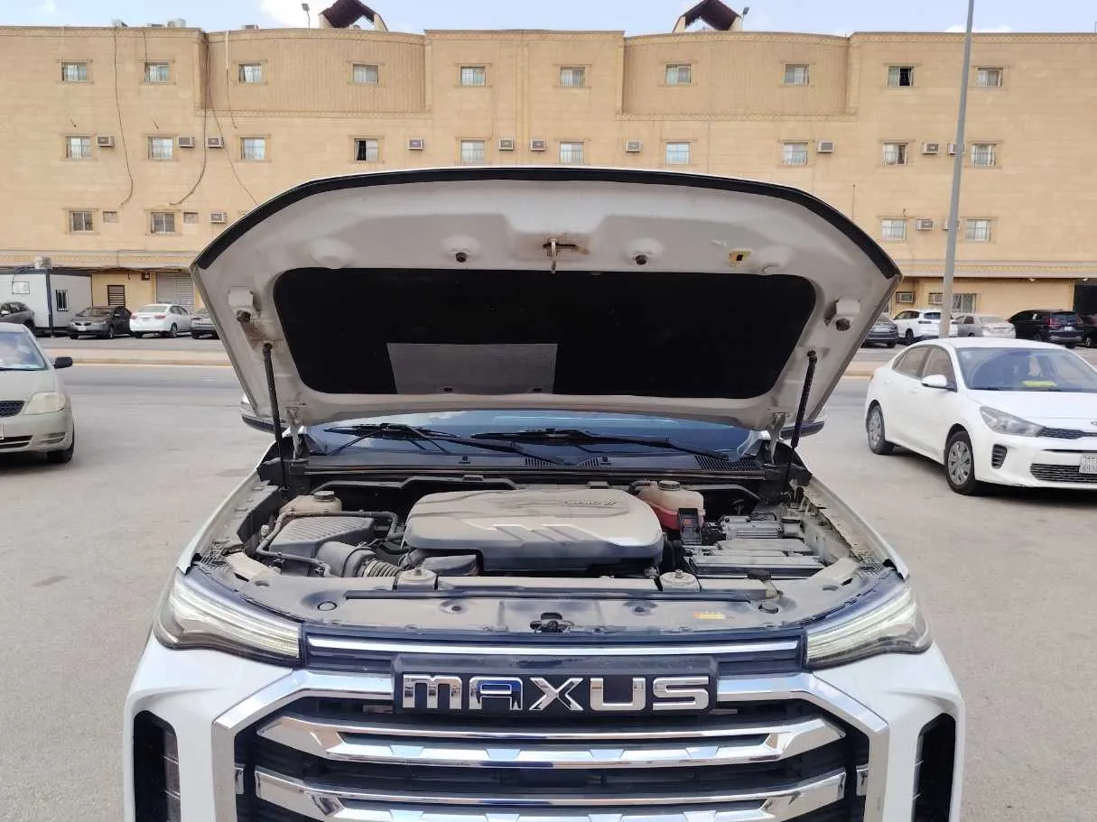 Car image 25
