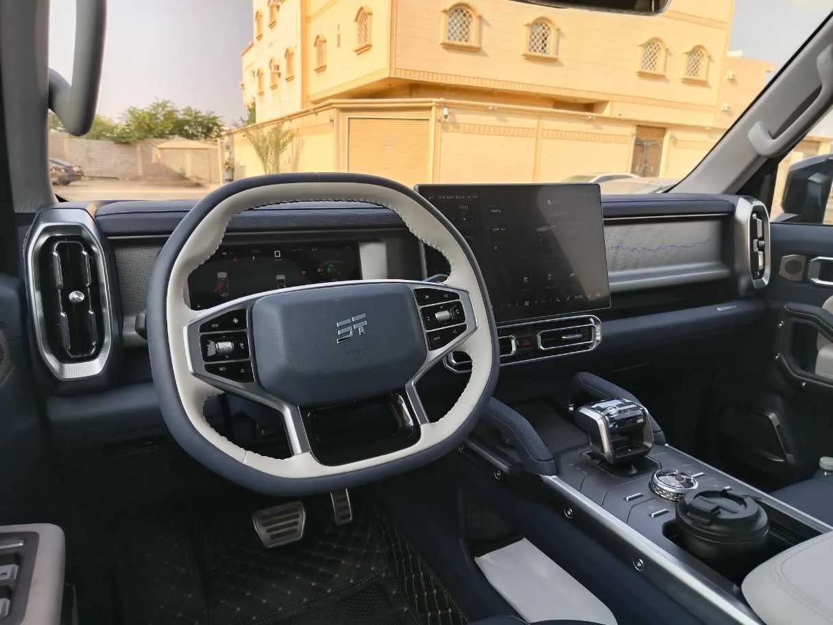 Car image 25