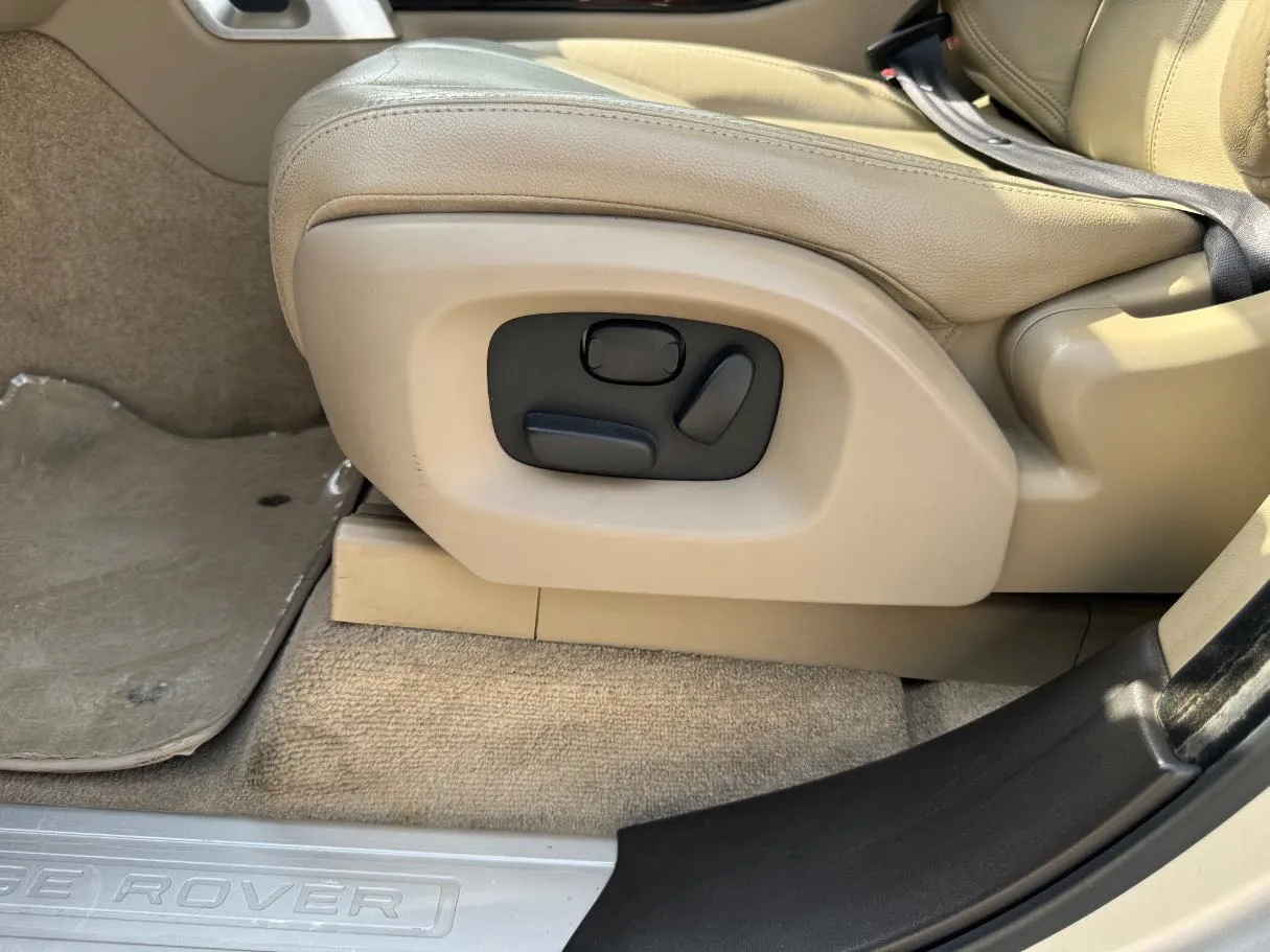 Car image 30