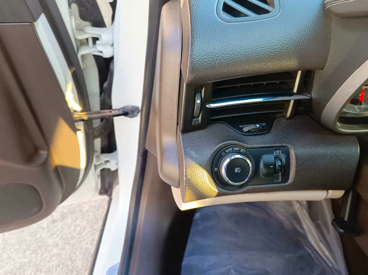 Car image 34