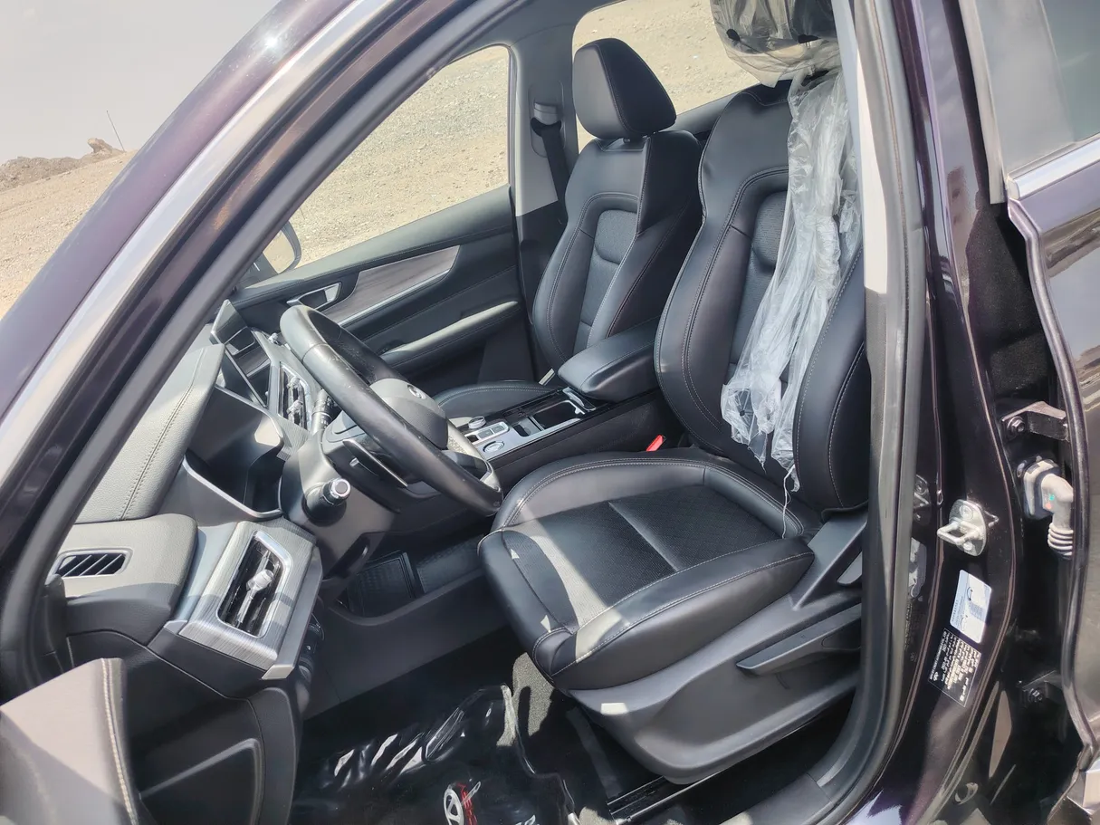 Car image 12