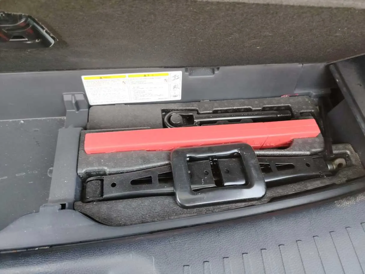 Car image 32