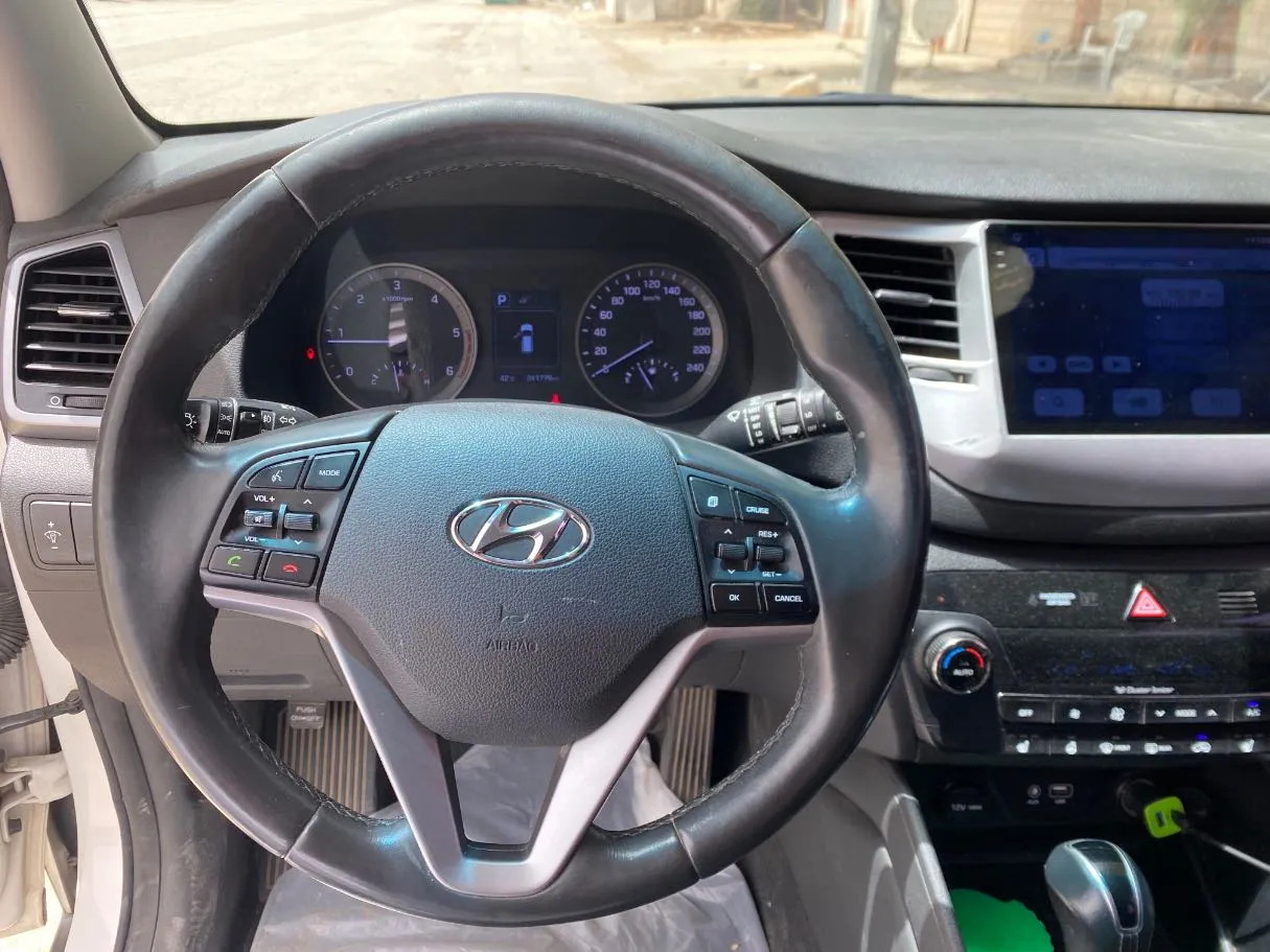 Car image 17