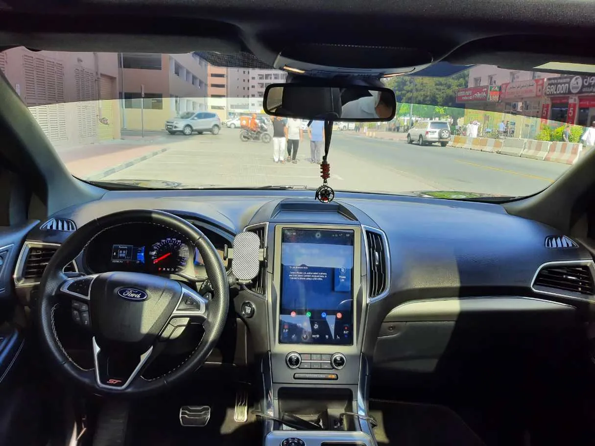 Car image 14