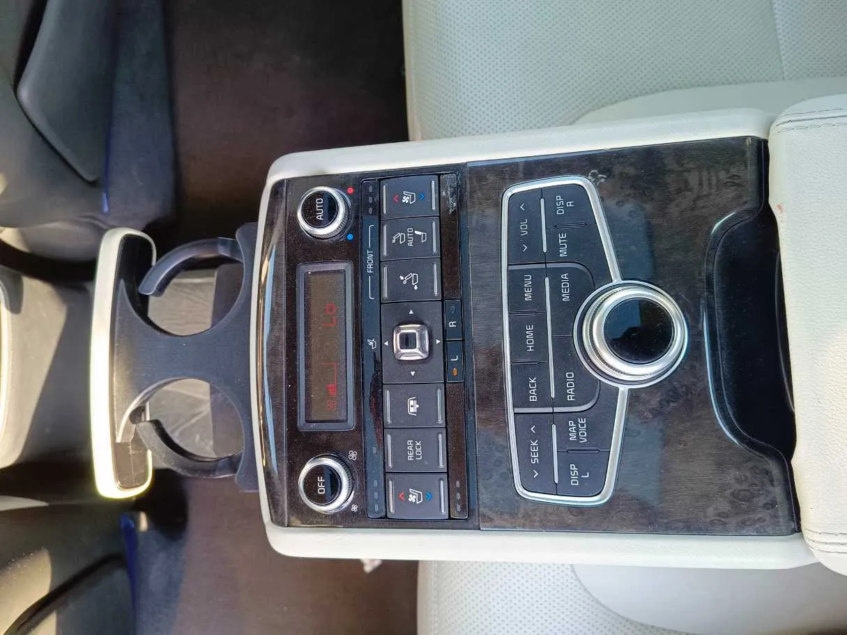 Car image 37