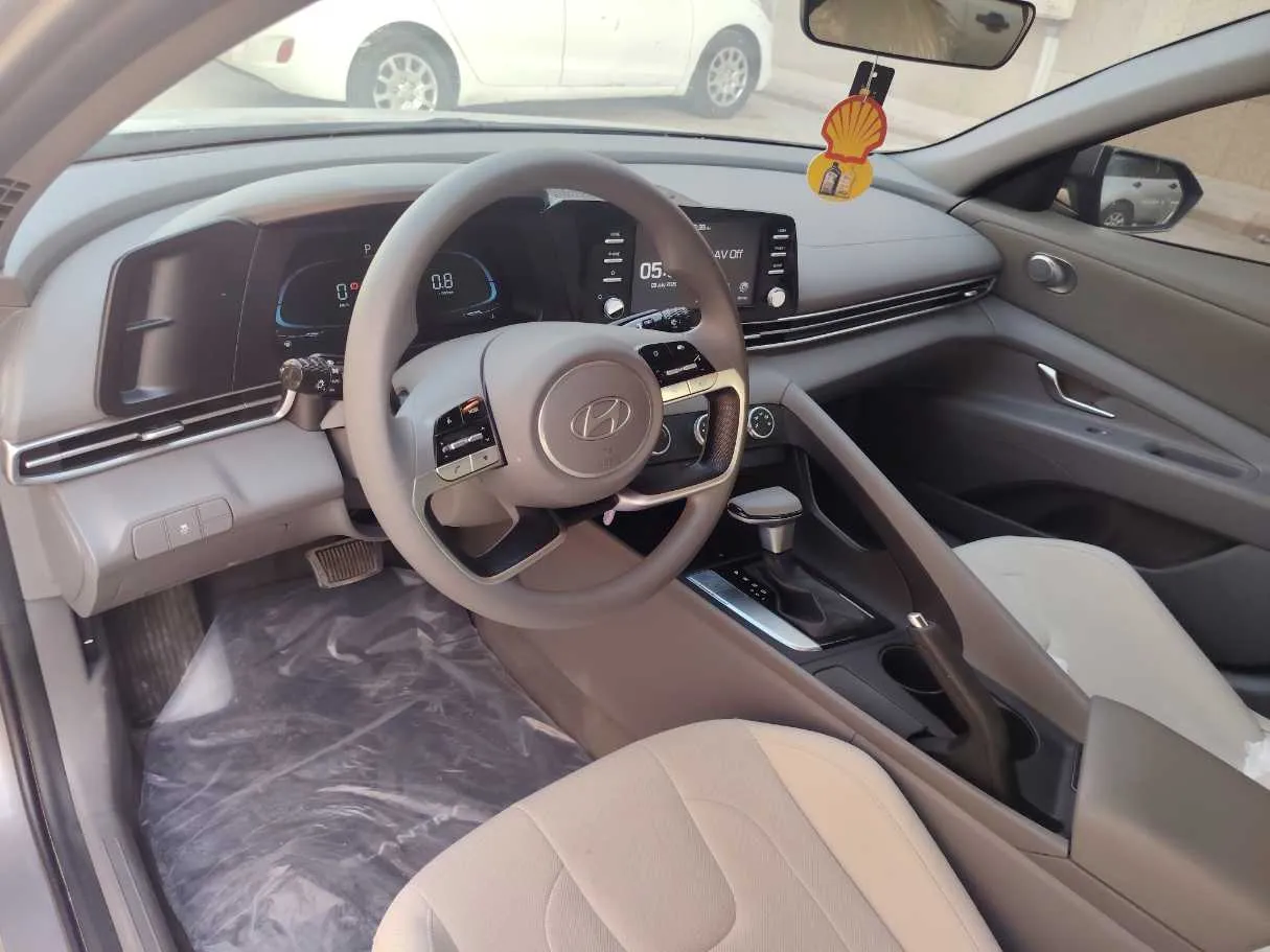 Car image 12