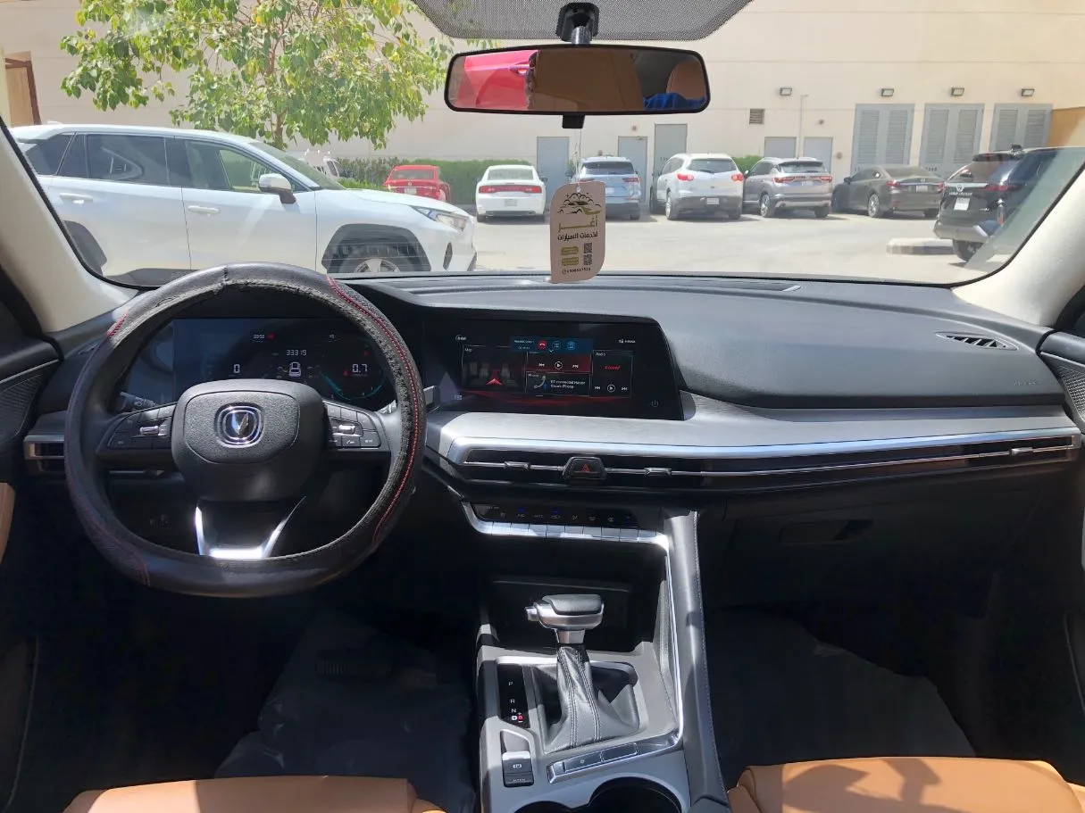 Car image 15