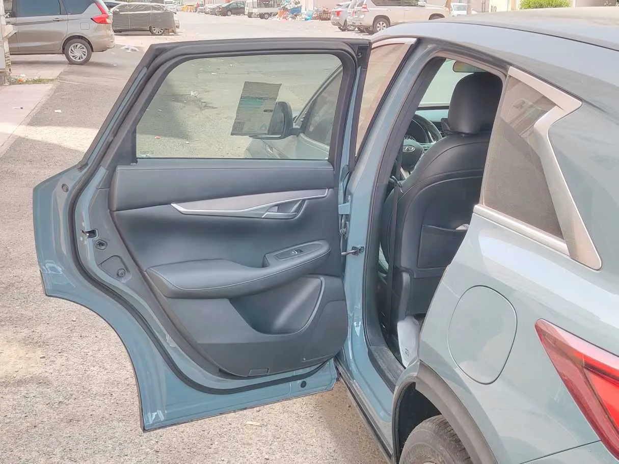Car image 13