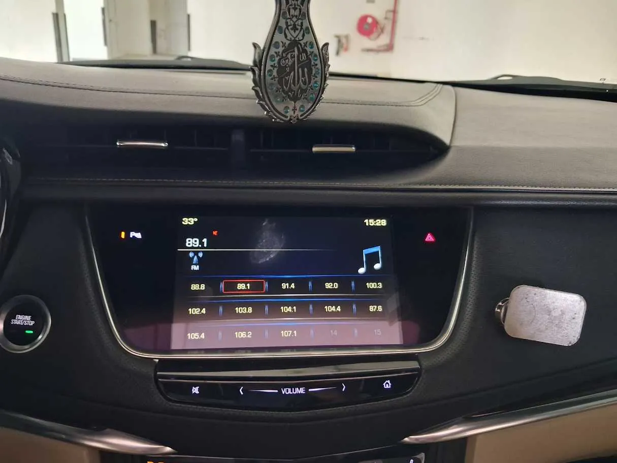 Car image 16