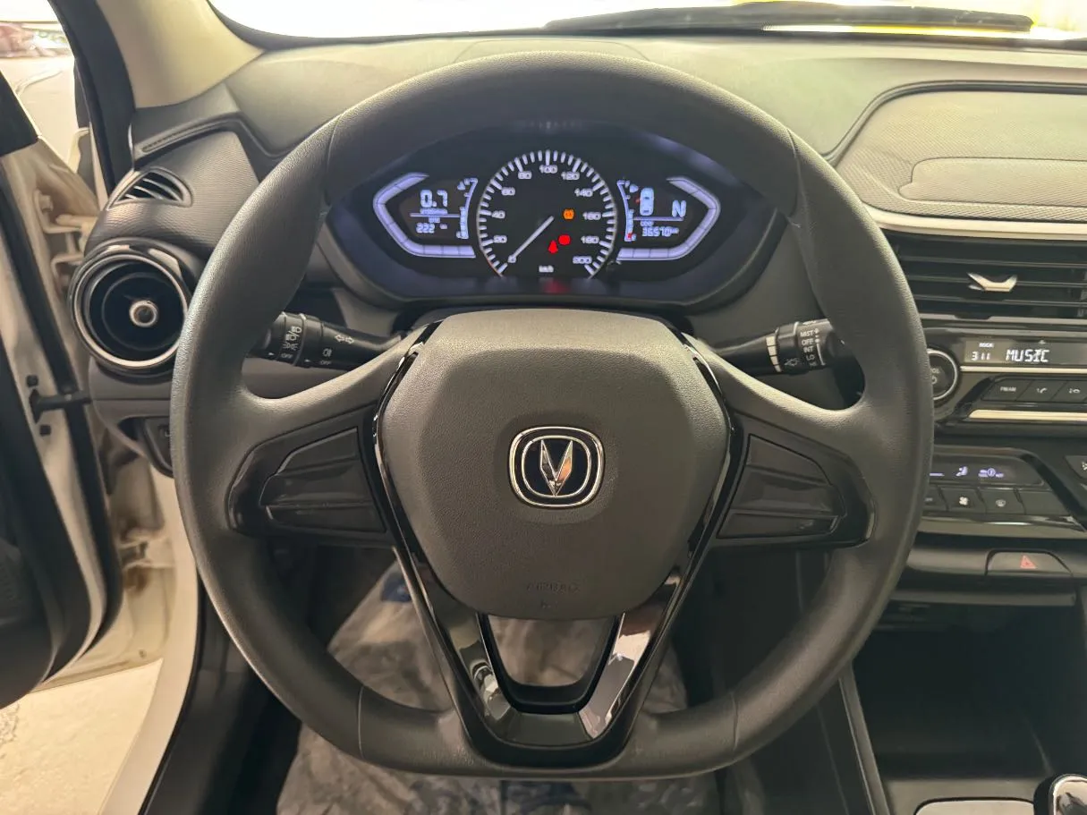 Car image 19