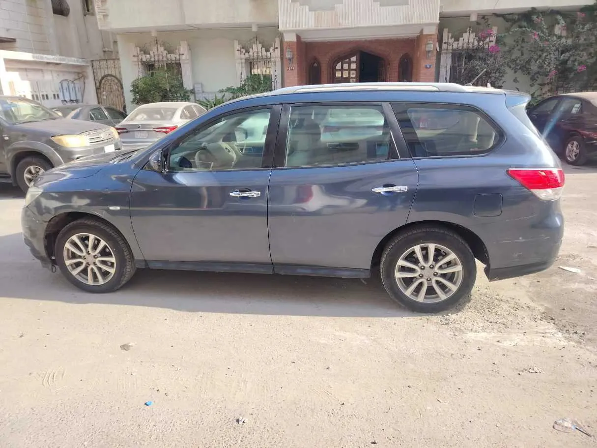 Car image 9